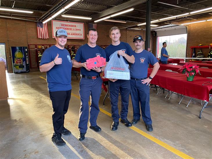 To say “thank you” for their recent visit to W.A. Bess Elementary, Jessica Haynes’ first grade class created holiday cards and handed out treats to members of the Union Road Volunteer Fire Department.